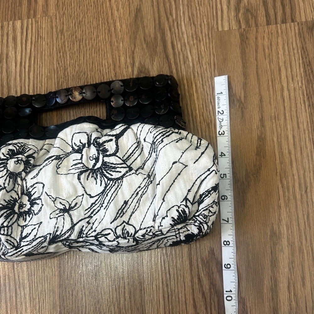 Floral Sketch Print Clutch Bag with Wood Disc Top Handle Black White Boho Bag - Picture 2 of 6